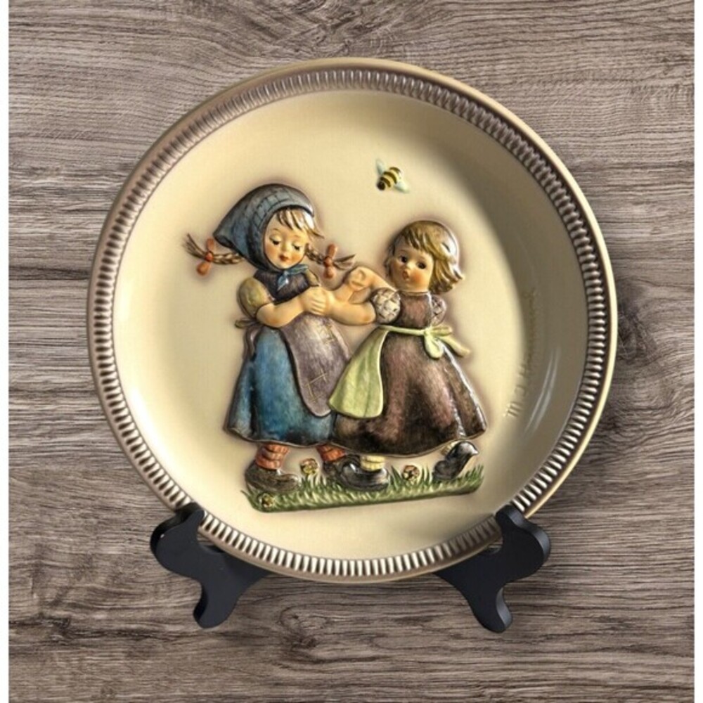 Goebel M.J. Hummel 1980 Spring Dance Anniversary‎ Plate w/ Original Box 10”